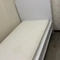 تخت و خو ش خواب و میز