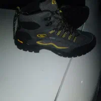 پوتین اصل سایز ۴۱ بزرگ قالب به ۴۲ هم میخوره|کیف، کفش، کمربند|ارومیه, |دیوار