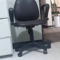 صندلی چرخان و پایه آهنی