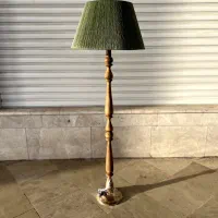آبا ژورر ایستاده