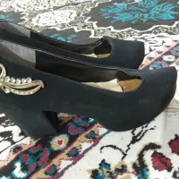 چهار جفت کفش مجلسی|کیف، کفش، کمربند|گالیکش, |دیوار