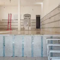 مغازه ۱۰۰ متری