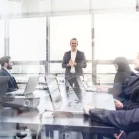 دستیار مدیر برنامه خانم کاملا محجبه چادری نیازمندم