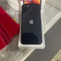 گوشی ایفون Se2020 معاوضه هم دارم