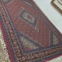 یک جفت فرش تازه از دار افتاده