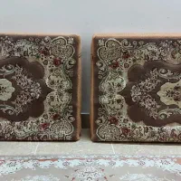 یک جفت پشتی گل برجسته