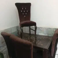 یه عدد میز ناهار خوری 4نفره