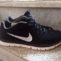 کتونی ها ولباسهای مردونه تمیز وسالم در حدنو