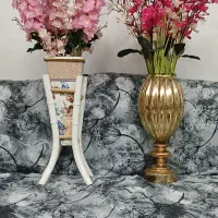 گلدان با گل