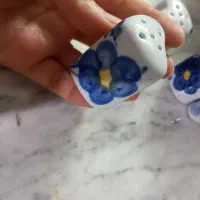 نمکدان گل پنبه ای قدیمی  دوجفت قلبی بسیارزیبا ونو|کلکسیون اشیاء عتیقه|لاهیجان, انقلاب|دیوار