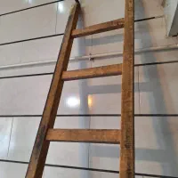 نردبان چوبی