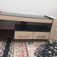 میز تلویزیون تمیز در حد نو