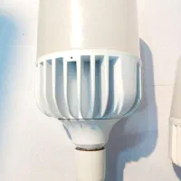 لامپ بسیار بزرگ و  بسیار پرنور 200 و 150 وات