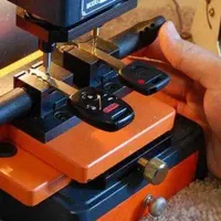 کلیدسازی سیار و شبانه روزی(10دقیقه در محل)