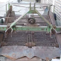 یک عدد دستگاه سیب زمینی برداشت کن به فروش می رسد|ماشینآلات صنعتی|اردبیل, |دیوار