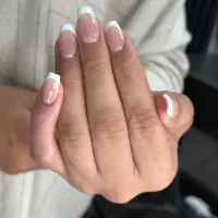 خدمات کاشت ناخن و مژه و پیرسینگ بدن و آموزش