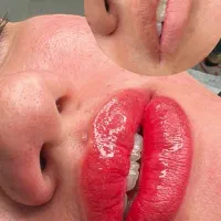 تینت لب دخترونه و میکرو ظریف طبیعی