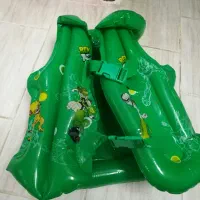 جلیقه و بازوبند شنا