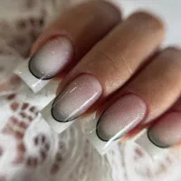 لیفت ابرو وکاشت ناخن