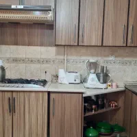 کابینت به همراه اب چکان و هود و سینک کلا ۱۰ تومن