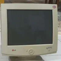 دو مانیتور با سایزهای ۱۷ و ۱۴ اینچ