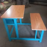 نیمکت چوبی مدرسه