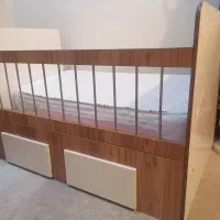 تخت کودک به همراه تشک در حد نو