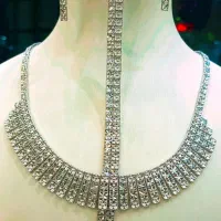 طلا در حد نو فقط ۱۰۰ بالای تابلو با فاکتور معتبر