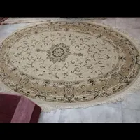 قالیچه کرم بیضی شکل