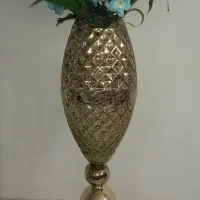 گلدان با شاخه گل