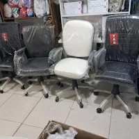 صندلی .میز تحریر .کتابخانه