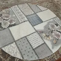 گلیم فرش گرد، ابعاد یک و نیم در یک و نیم.