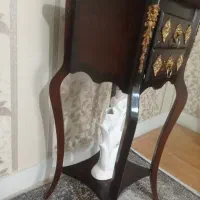 میز کنار سالنی