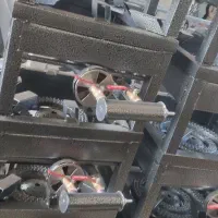 یک نفر جوشکار co2 و یک نفر همکار فنی