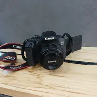 دوربین حرفه‌ای کنون800D