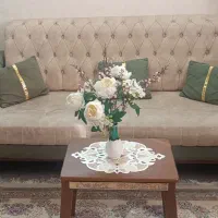 سرویس مبل راحتی ۷ نفره و میز عسلی بزرگ