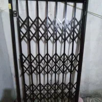 درب ورودی تمام چوب و حفاظ آکاردئونی