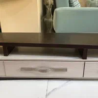 تلویزیون۴۶ اینچ سامسونگ به همراه یک میز نو و زیبا