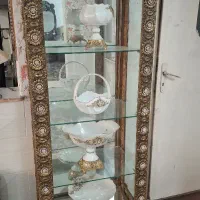 بسیار تمیز ویترین برنجی