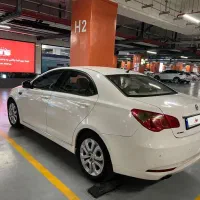 ام‌جی ۵۵۰ شوالیه بدون رنگ۲۰۱۲ سفید