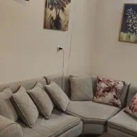 یکدست مبل ۵ نفره L با ۱۰ عدد کوسن با کیفیت|مبلمان خانگی و میز عسلی|قم, چهار امامزاده|دیوار