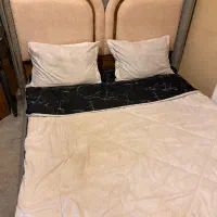 تخت خواب همراه با خوش خواب و پاف