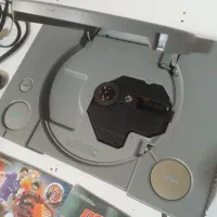 سونی یک کاملا سالم همراه دسته بازی پنج عدد سی دی