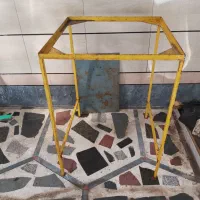 چهار پایه آهنی