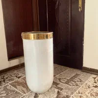 گلدان بزرگ سفید رنگ|گل و گیاه طبیعی|اسلام‌شهر, شهرک قائمیه|دیوار