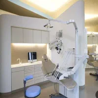 منشی دندان پزشک