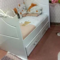 تخت کودک به همراه تشک
