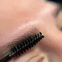 مدل میکروبلیدینگ و فیبروز ابرو رایگان