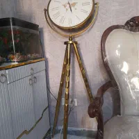 ساعت ایستاده سه پایه