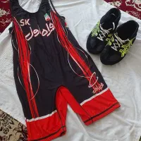 لباس و کفش کشتی
